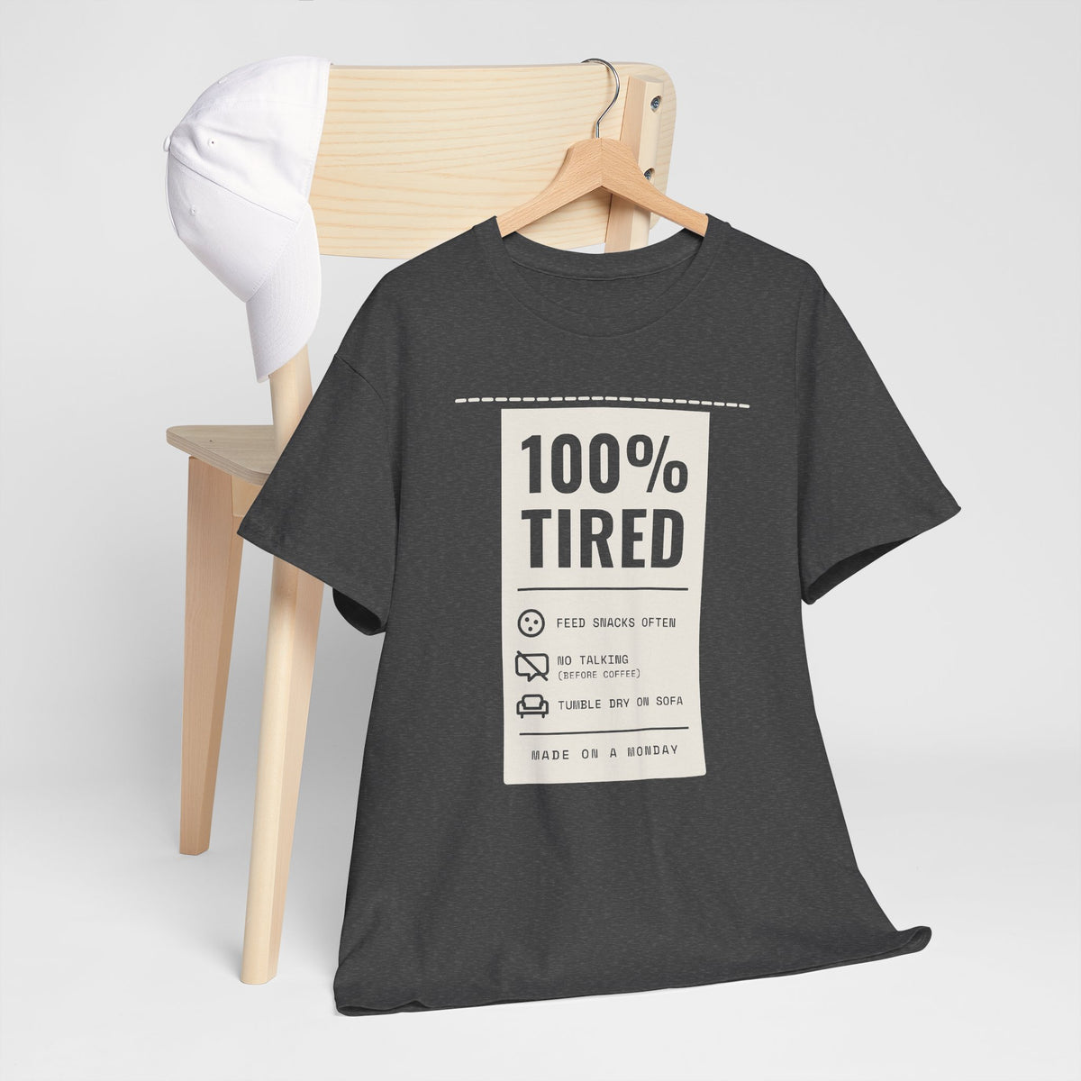 Ansicht: 100% Tired – am Stuhl