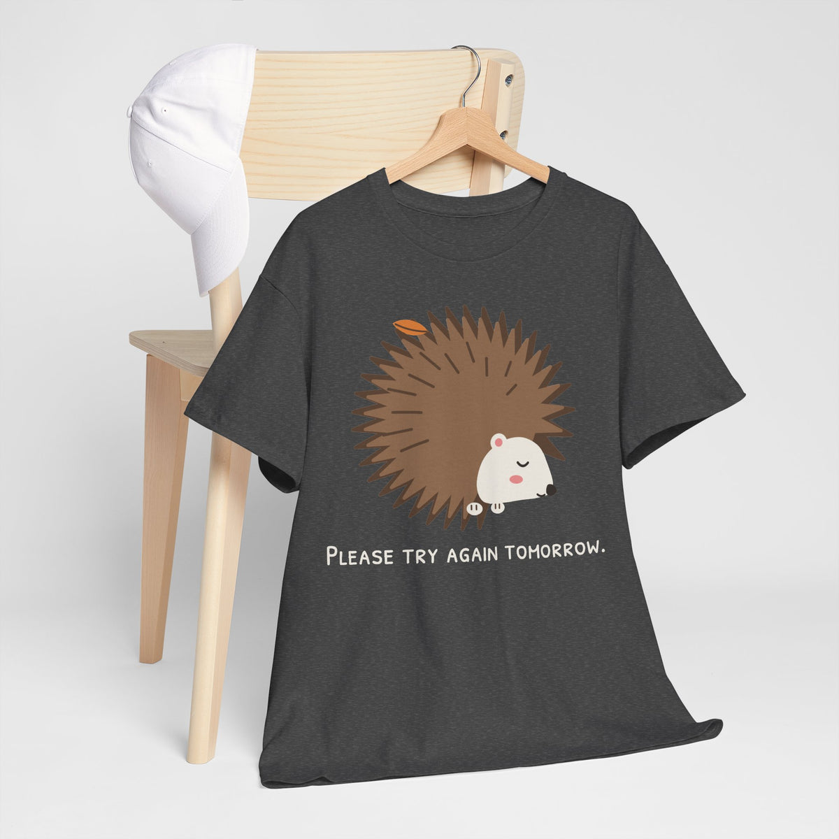 Ansicht: Please Try Again Tomorrow – am Stuhl